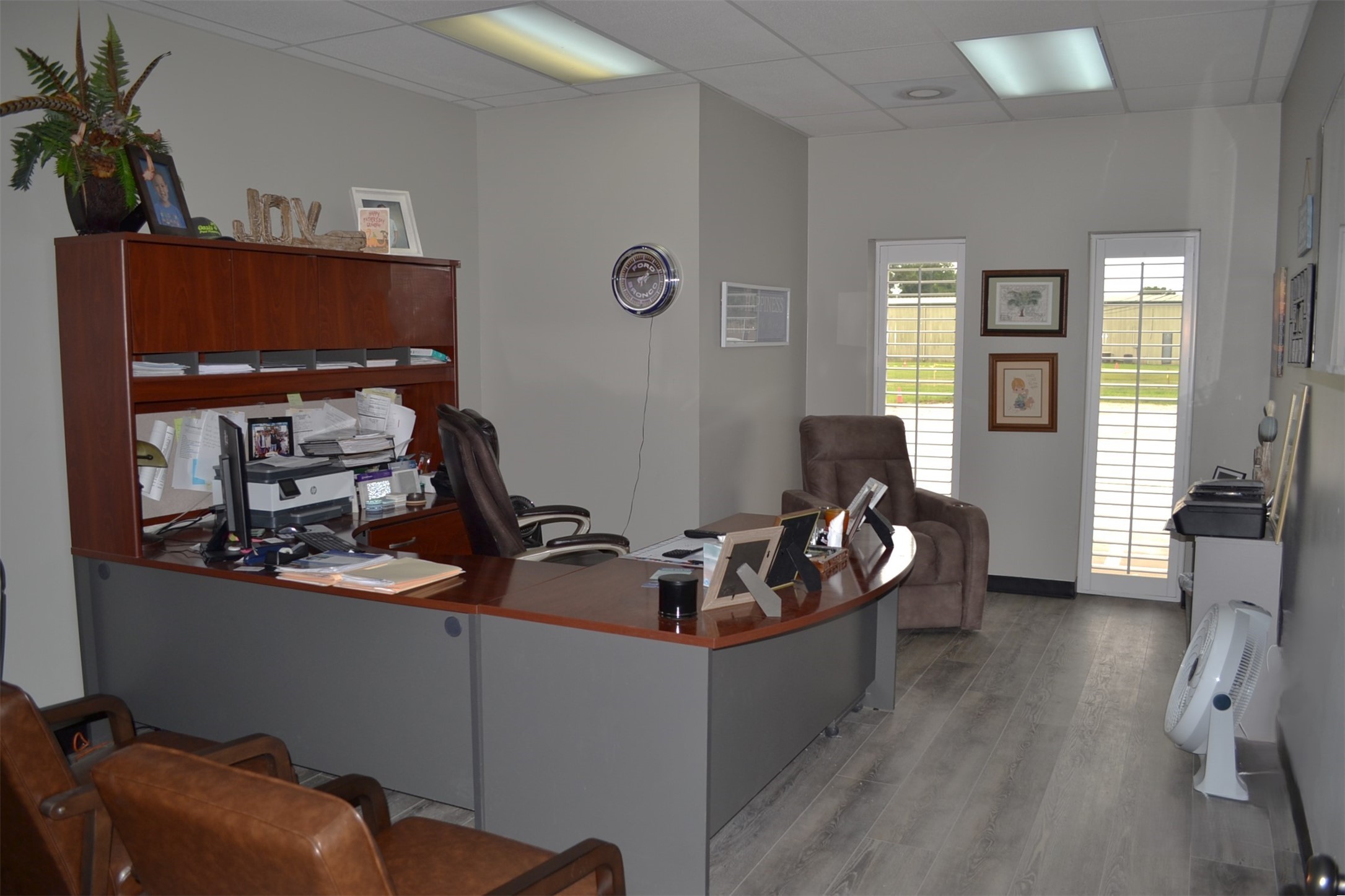 12122 Knigge Cemetery Road Cypress, TX 77429 - Photo 27 of 48 a living room with furniture and a potted plant