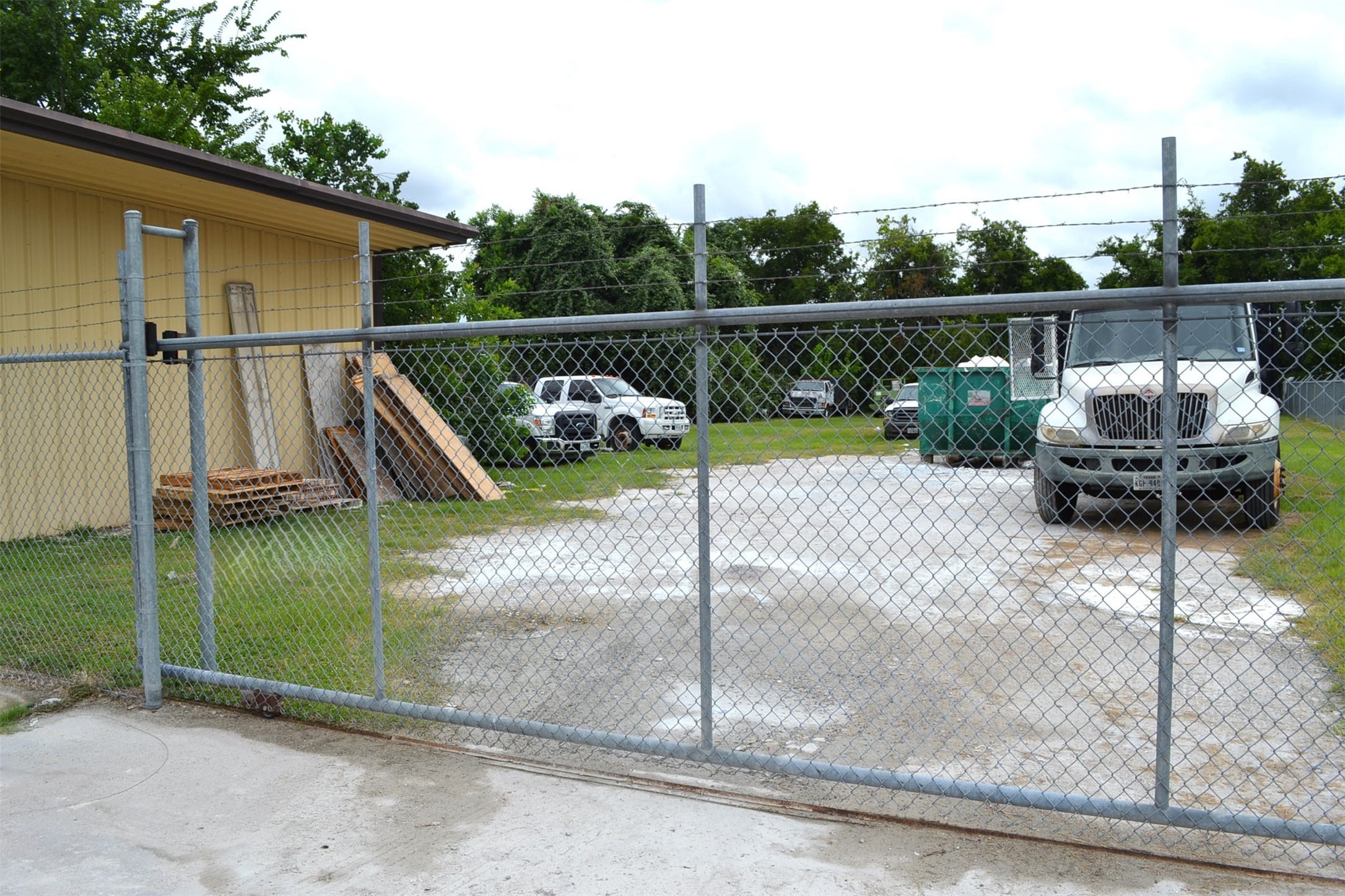12122 Knigge Cemetery Road Cypress, TX 77429 - Photo 5 of 48 a view of a chair and tables on the roof deck
