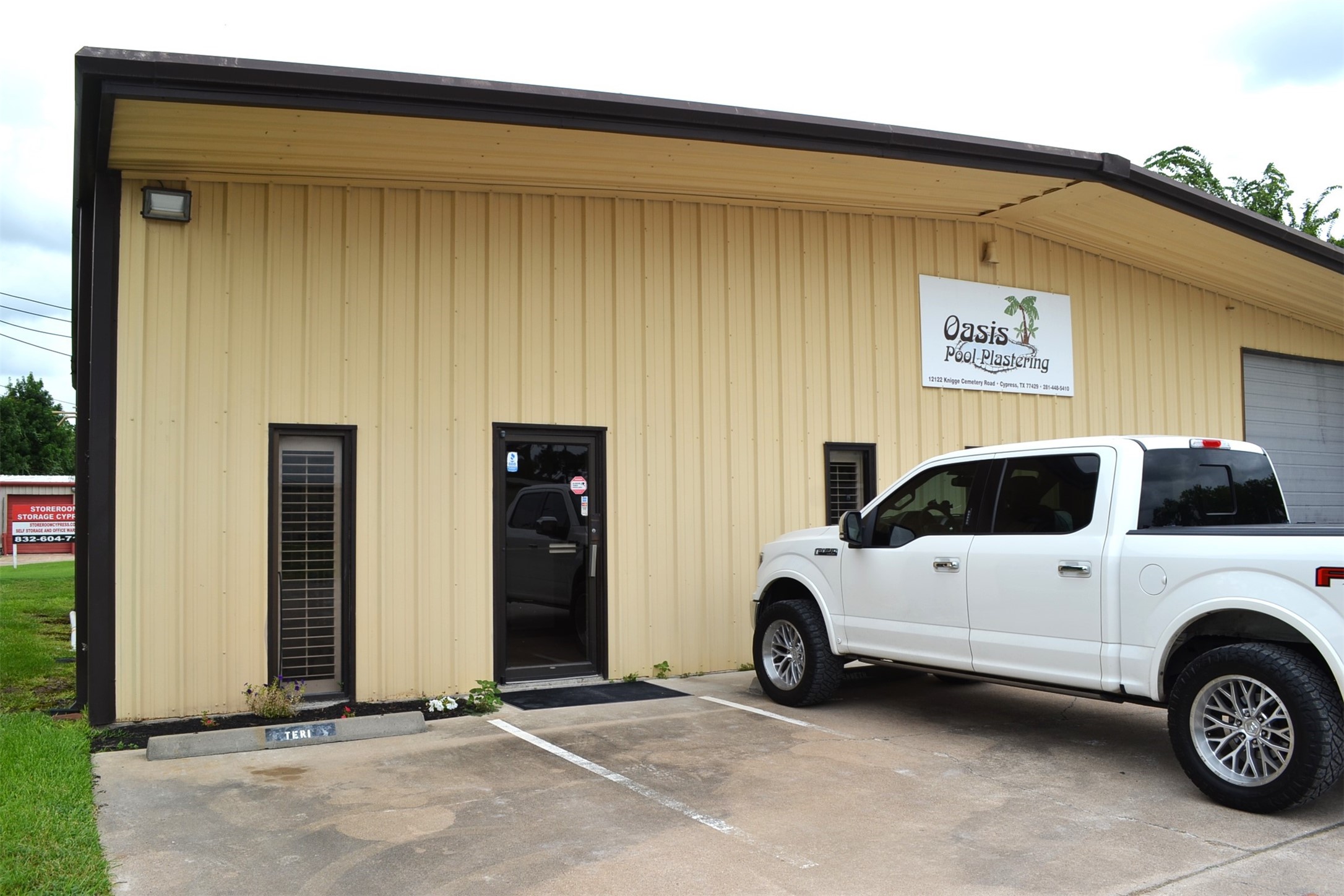 12122 Knigge Cemetery Road Cypress, TX 77429 - Photo 6 of 48 a view of a car garage