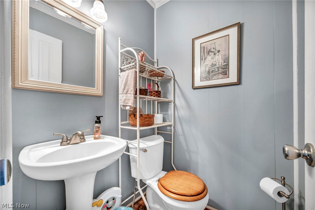 6144 Ridge Road Wadsworth, OH 44281 - Photo 22 of 48 Bathroom with toilet