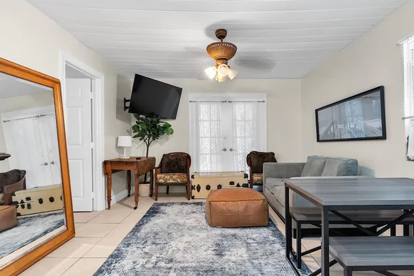 $2,800 | 909 North Palmway, Unit B, Lake Worth Beach, FL 33460