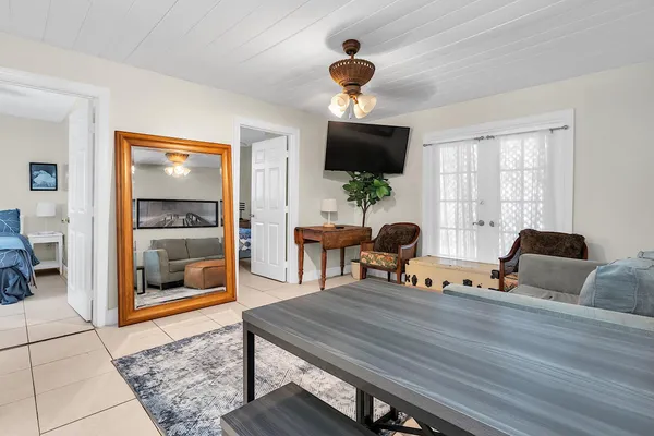 $2,800 | 909 North Palmway, Unit B, Lake Worth Beach, FL 33460