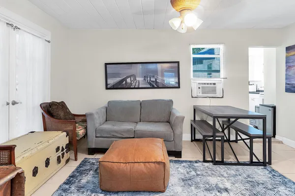 $2,800 | 909 North Palmway, Unit B, Lake Worth Beach, FL 33460