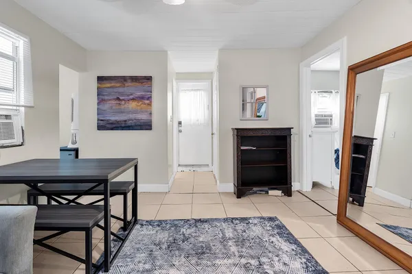 $2,800 | 909 North Palmway, Unit B, Lake Worth Beach, FL 33460