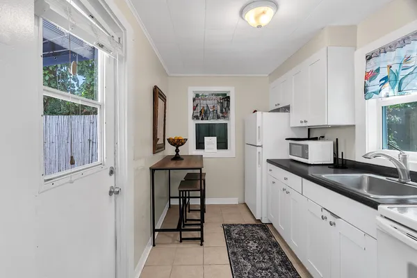 $2,800 | 909 North Palmway, Unit B, Lake Worth Beach, FL 33460