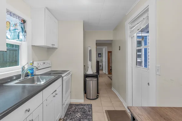 $2,800 | 909 North Palmway, Unit B, Lake Worth Beach, FL 33460