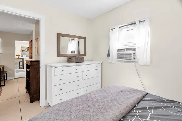 $2,800 | 909 North Palmway, Unit B, Lake Worth Beach, FL 33460