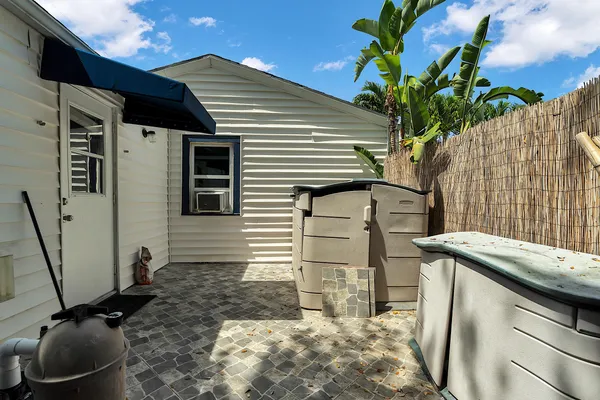 $2,800 | 909 North Palmway, Unit B, Lake Worth Beach, FL 33460