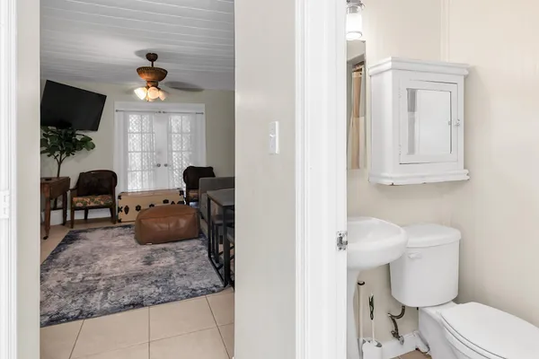 $2,800 | 909 North Palmway, Unit B, Lake Worth Beach, FL 33460