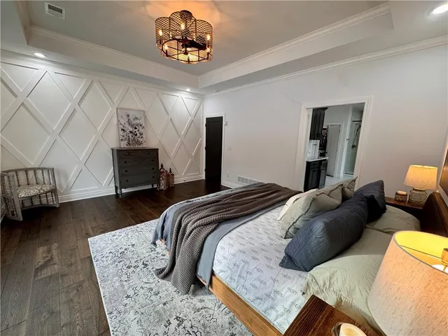 $825,000 | 5852 South National Drive, Parkville, MO 64152