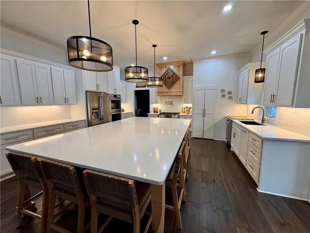 $825,000 | 5852 South National Drive, Parkville, MO 64152