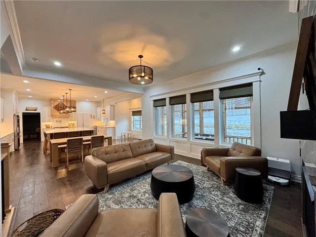 $825,000 | 5852 South National Drive, Parkville, MO 64152