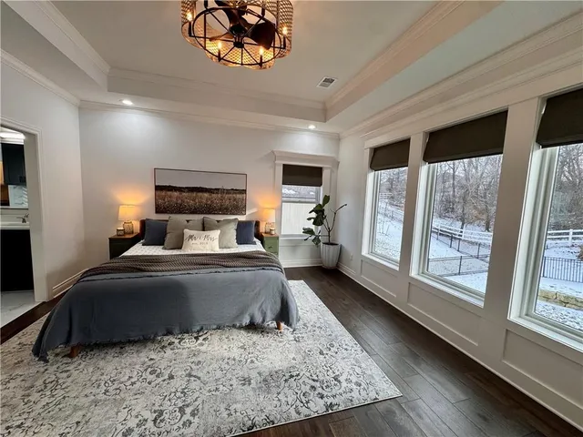 $825,000 | 5852 South National Drive, Parkville, MO 64152