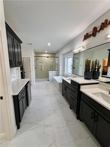 $825,000 | 5852 South National Drive, Parkville, MO 64152