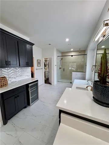 $825,000 | 5852 South National Drive, Parkville, MO 64152