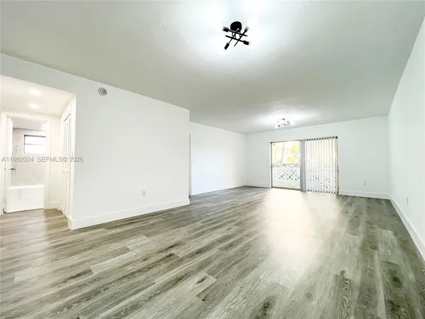 $2,600 | 2005 Sans Souci Boulevard, Unit 107, North Miami, FL 33181