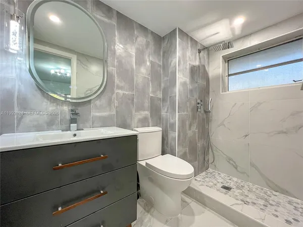 $2,600 | 2005 Sans Souci Boulevard, Unit 107, North Miami, FL 33181