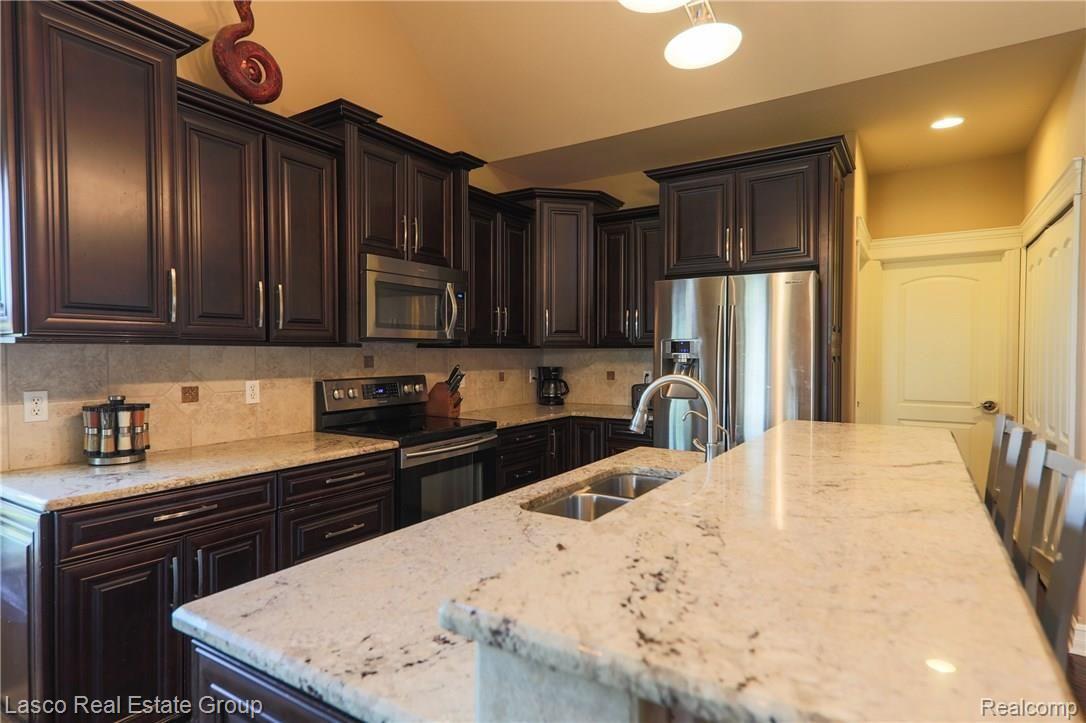 6013 Cook Road Swartz Creek, MI 48473 - Photo 5 of 24 GP8C4939.JPG