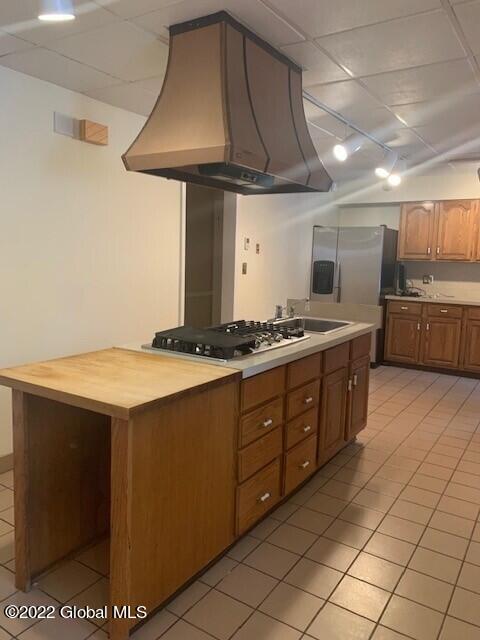 28 Tudor Road Albany, NY 12203 - Photo 13 of 49 kitchen hood