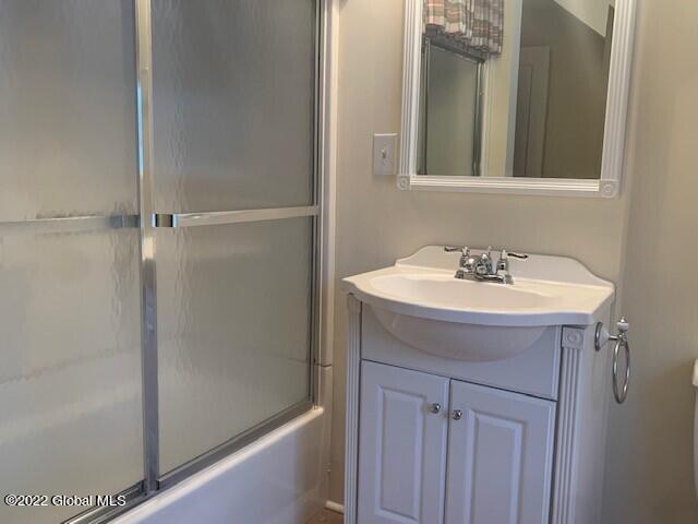 28 Tudor Road Albany, NY 12203 - Photo 26 of 49 2nd fl bath 3