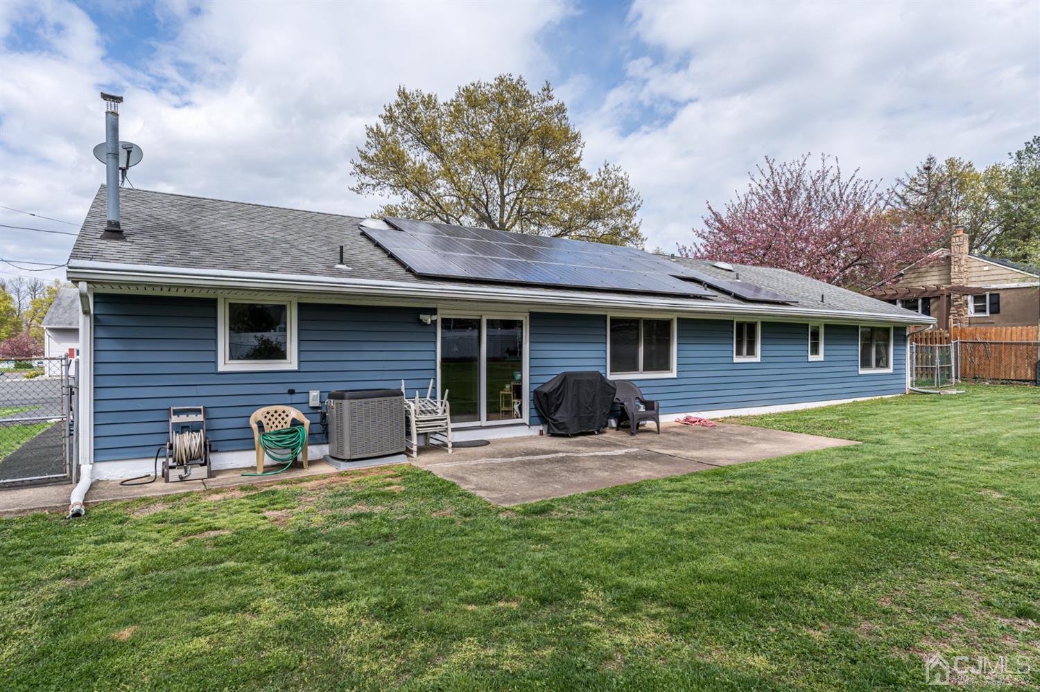 88 Stratton Street South Piscataway, NJ 08854 - Photo 20 of 22 a backyard of a house with seating space