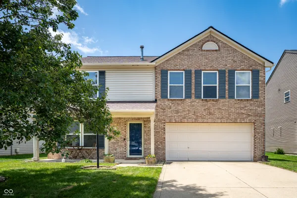 $299,900 | 3244 Rolling Hill Drive, Columbus, IN 47201