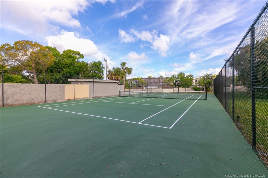 800 Northwest Fork Road, Unit 86 Stuart, FL 34994 - Photo 27 of 40 a view of a tennis court