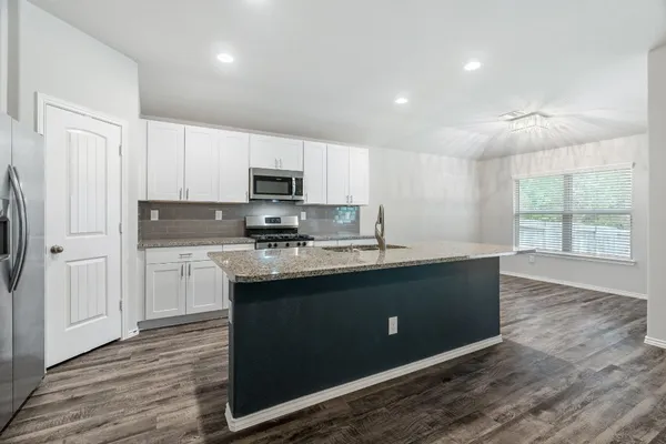 $2,200 | 135 Courageous Side Way, Magnolia, TX 77354
