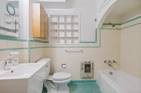 $420,000 | 702 North Hampton Road, Dallas, TX 75208