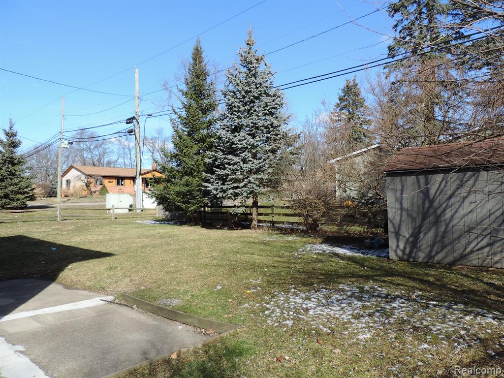 2174 Benstein Road Wolverine Lake, MI 48390 - Photo 6 of 28