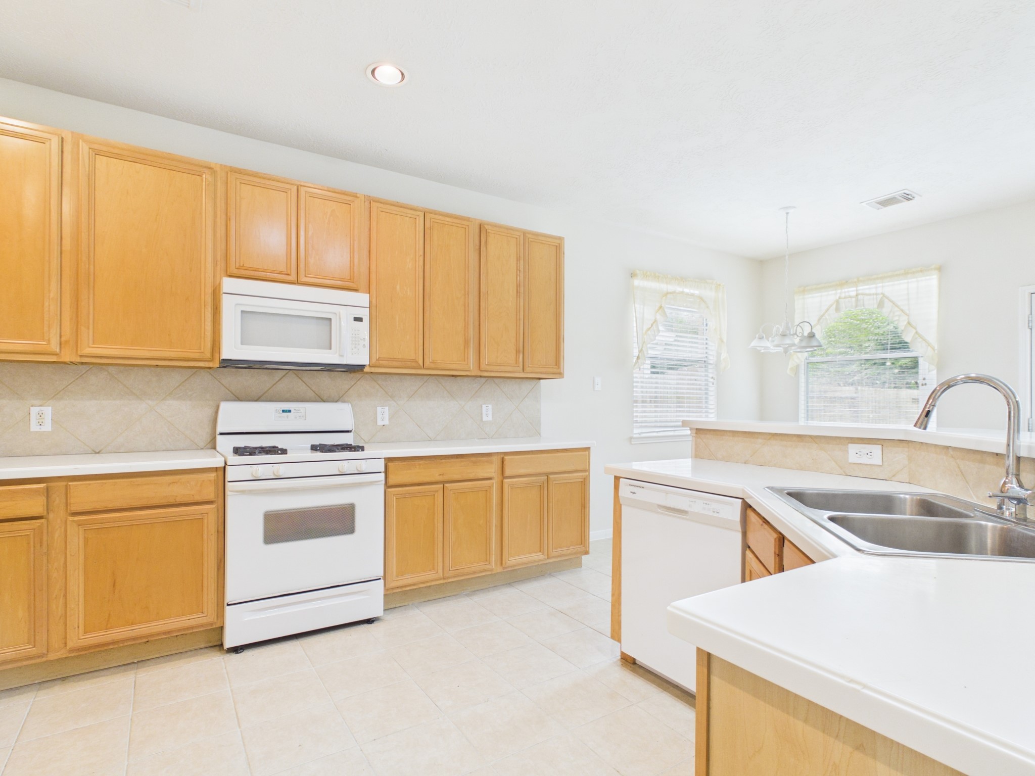 4702 Rolling View Court Houston, TX 77345 - Photo 8 of 27