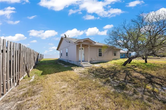 $400,000 | 636 South County Road 1150, Riviera, TX 78379