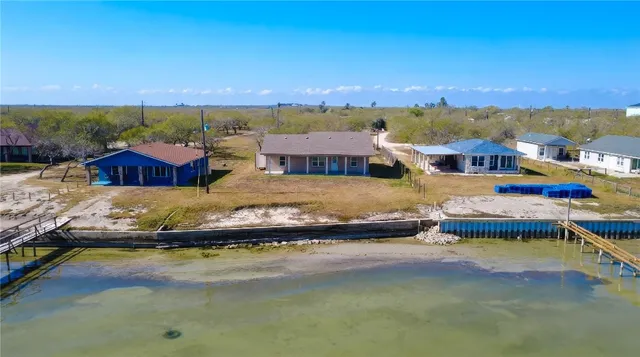 $400,000 | 636 South County Road 1150, Riviera, TX 78379