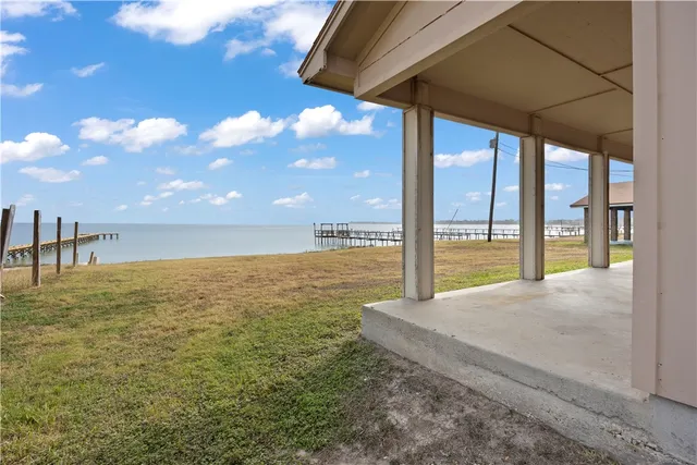 $400,000 | 636 South County Road 1150, Riviera, TX 78379