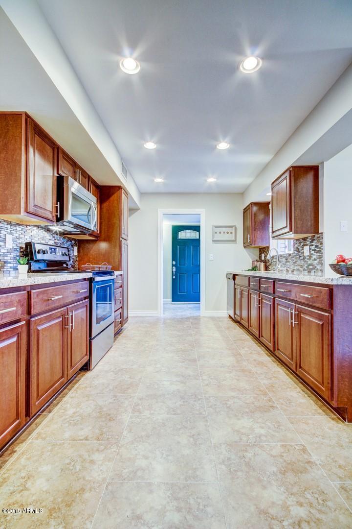10226 West Mountain View Road Sun City, AZ 85351 - Photo 15 of 58 Kitchen