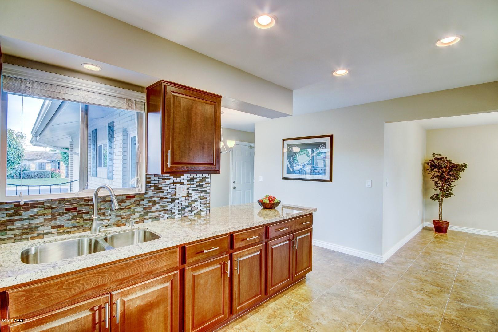 10226 West Mountain View Road Sun City, AZ 85351 - Photo 6 of 58 Kitchen