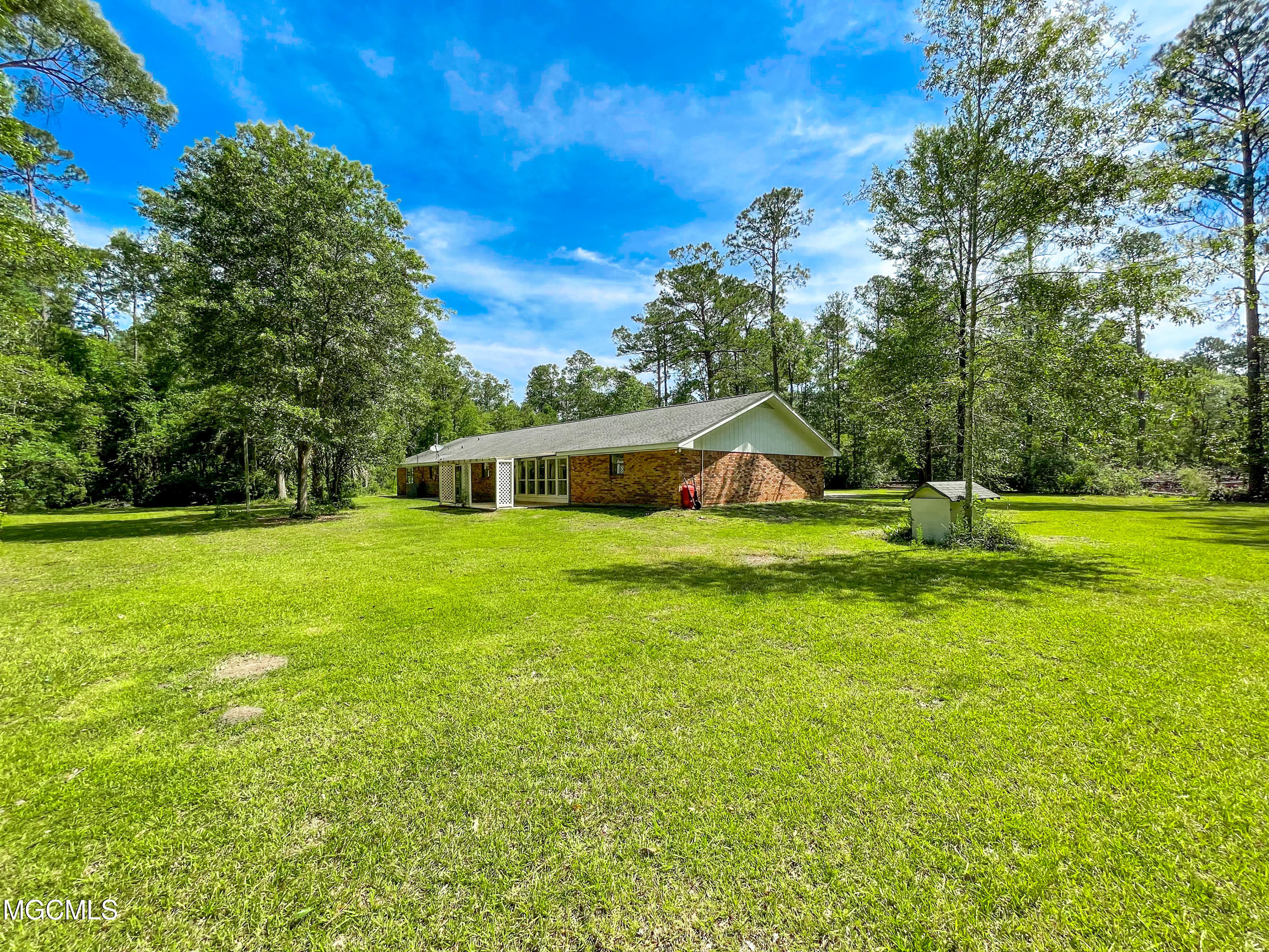 190 Sycamore Road Carriere, MS 39426 - Photo 4 of 32 IMG_3235