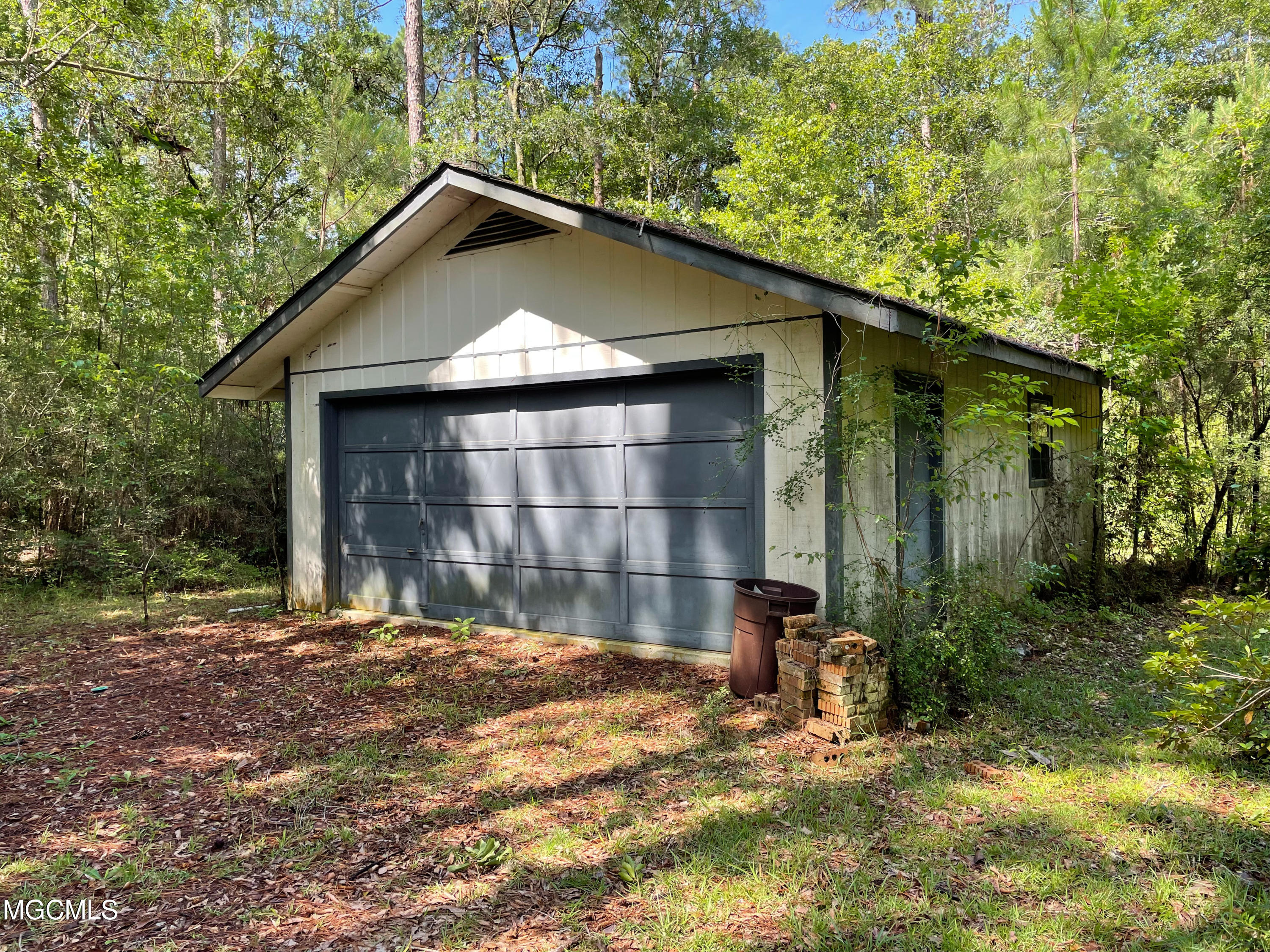 190 Sycamore Road Carriere, MS 39426 - Photo 5 of 32 IMG_3236
