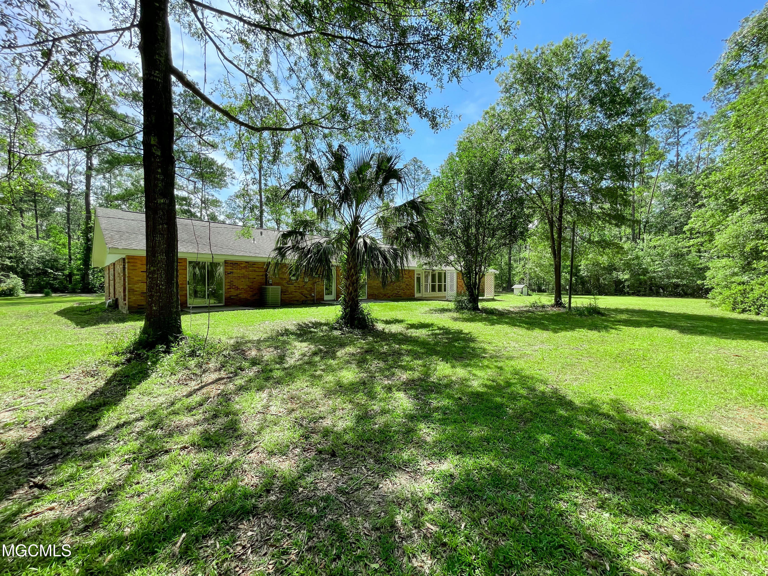 190 Sycamore Road Carriere, MS 39426 - Photo 6 of 32 IMG_3237