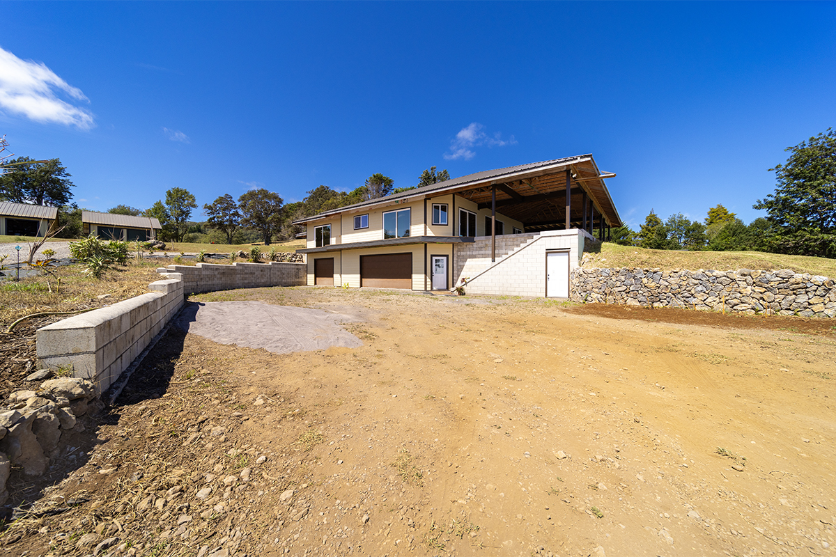 44-2221 Paauilo Mauka Road Paauilo, HI 96776 - Photo 14 of 30 a view of a house with a yard