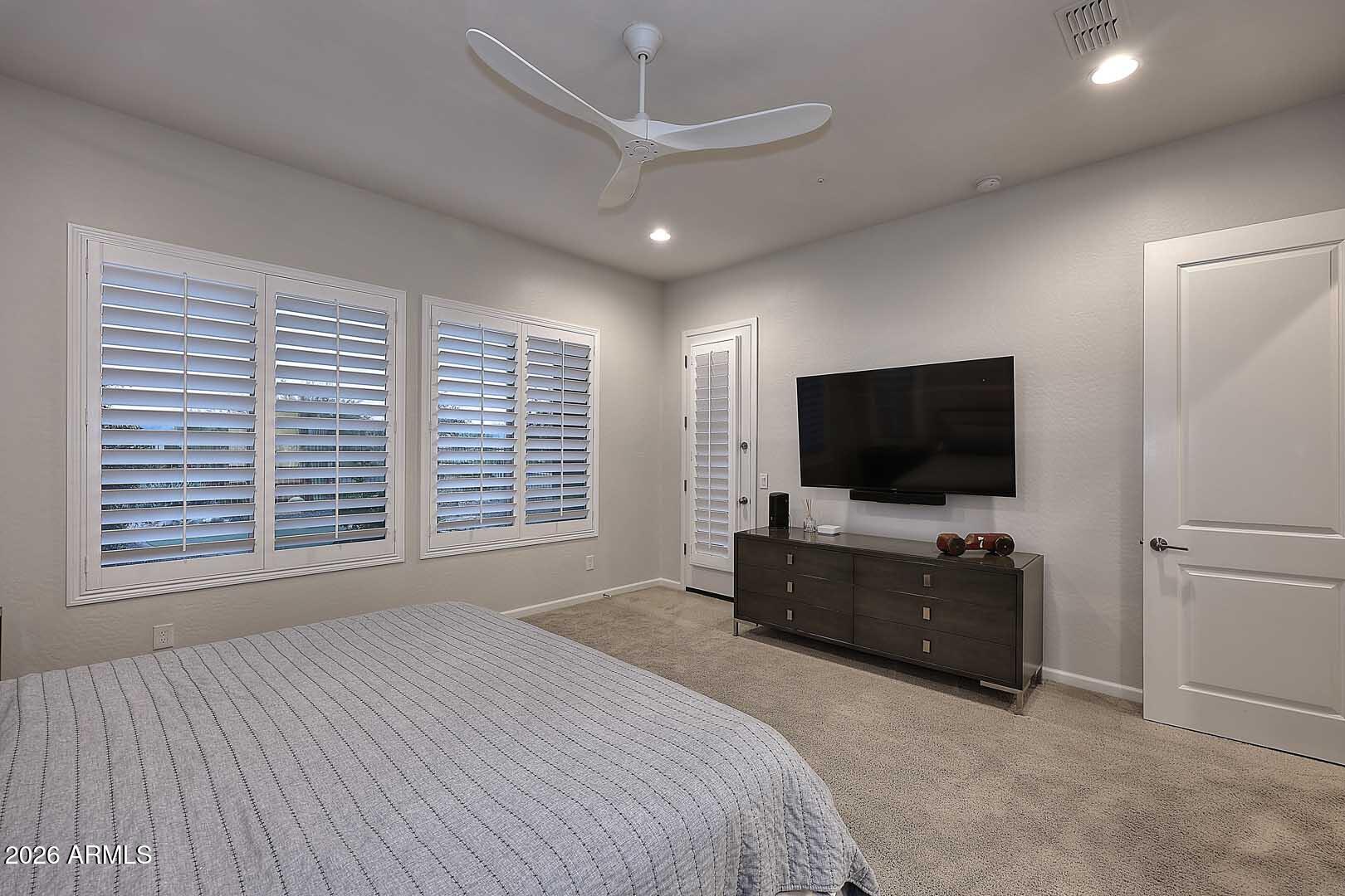 17916 East Cindercone Road Rio Verde, AZ 85263 - Photo 17 of 80 a bedroom with a bed and a flat screen television