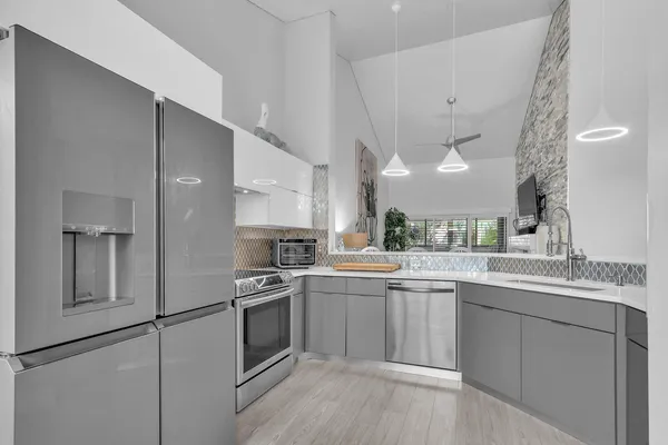 $6,500 | 204 Sea Oats Drive, Unit F, Juno Beach, FL 33408