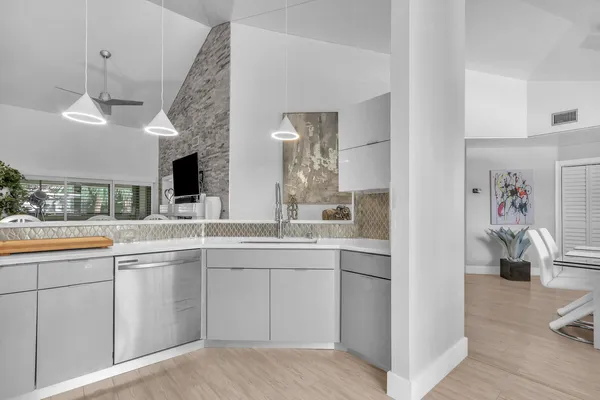 $6,500 | 204 Sea Oats Drive, Unit F, Juno Beach, FL 33408