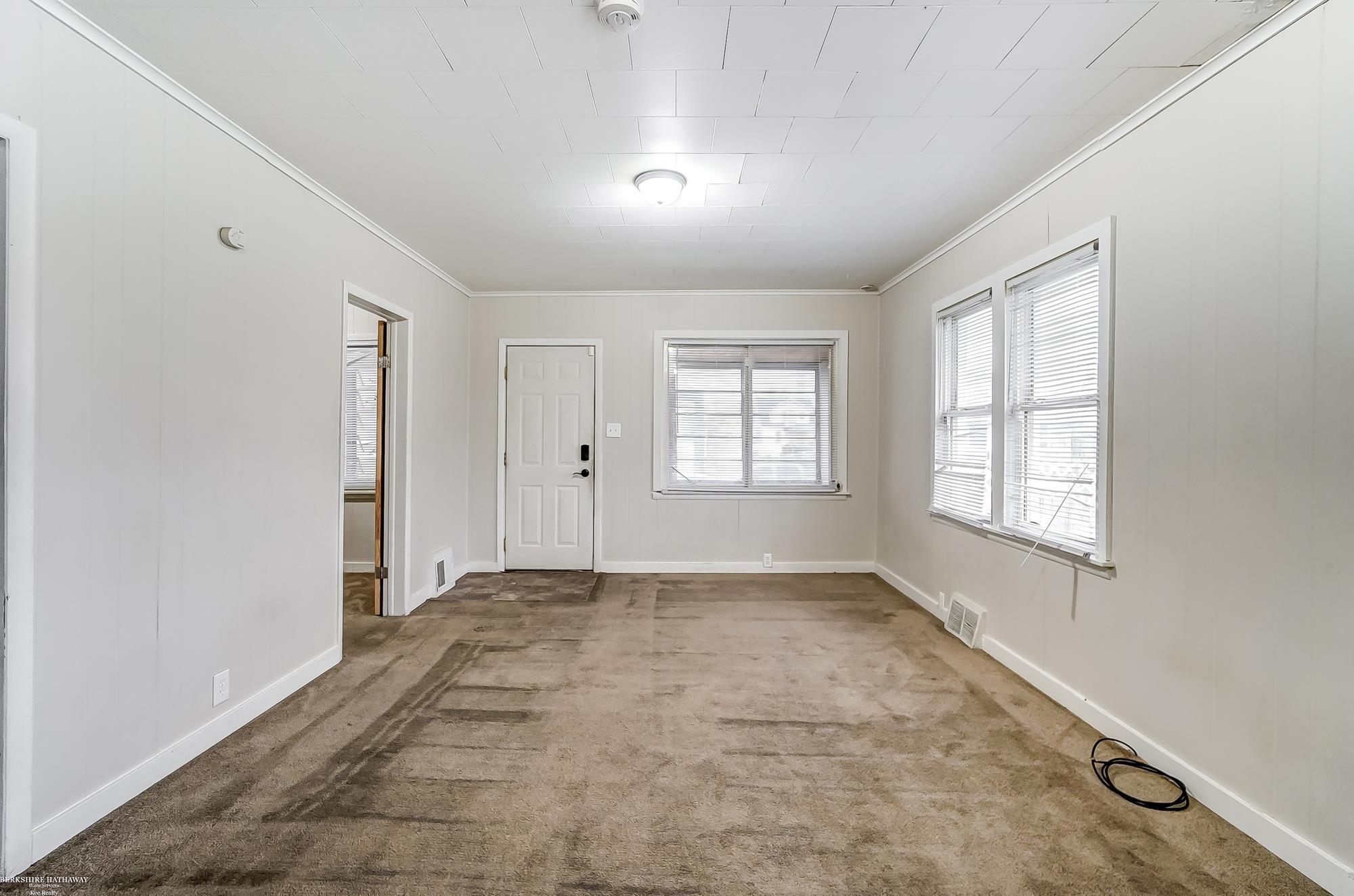 82 Forest Street River Rouge, MI 48218 - Photo 6 of 43 50161382-ec8b2af5-23c6-488f-a4b0-8c10fab7132d.JPG