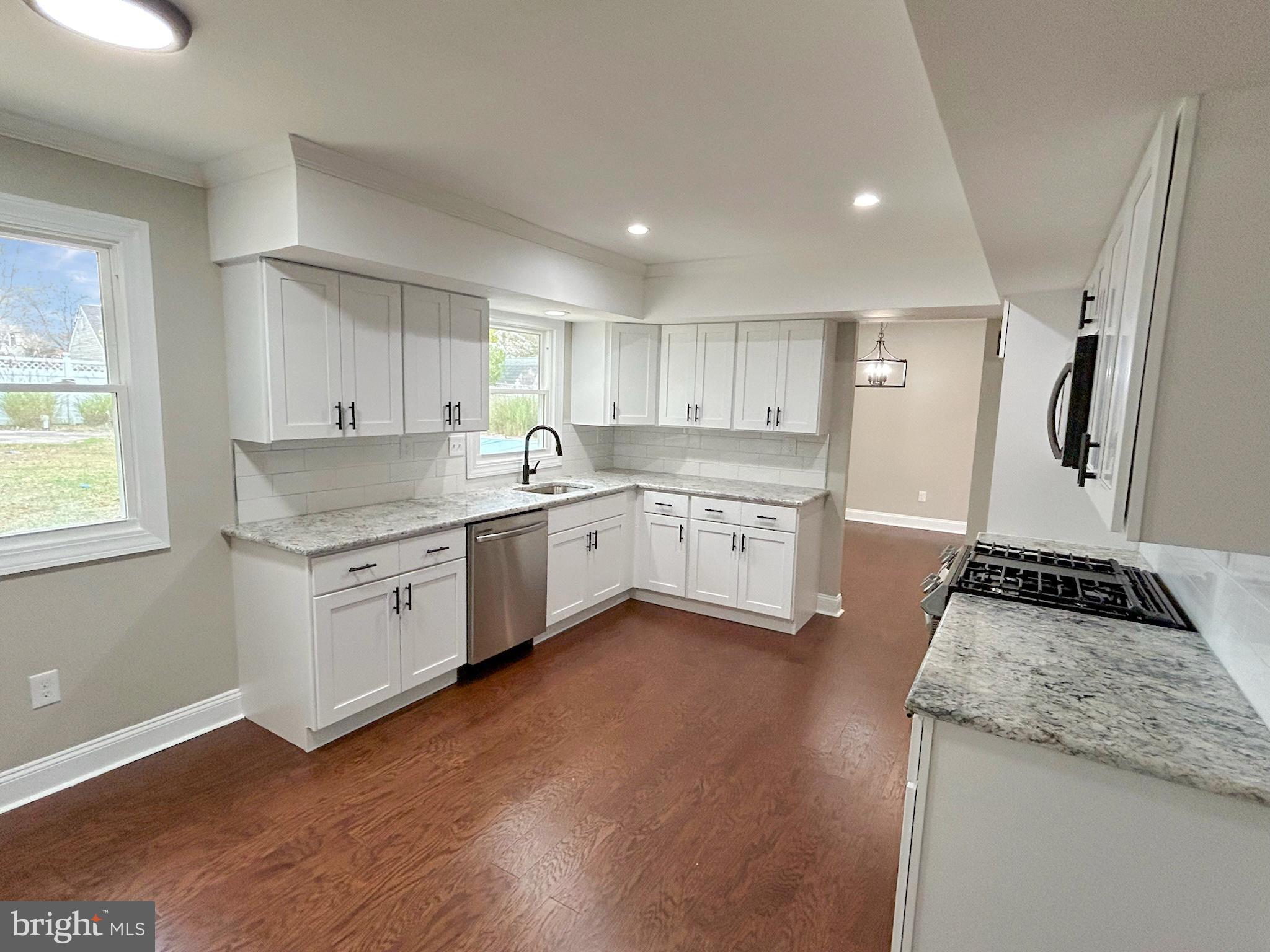 22 Manchester Road Sewell, NJ 08080 - Photo 3 of 25