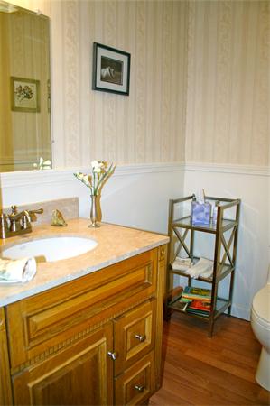 617 Washington Street, Unit 101 Wellesley, MA 02482 - Photo 12 of 21 Gallery Image 12