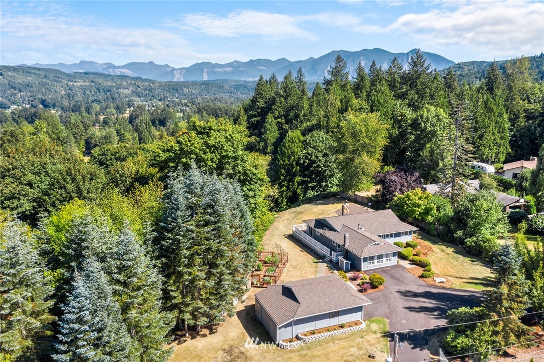 4916 Lake Alice Road Southeast Fall City, WA 98024 - Photo 1 of 34 Gallery Image 1