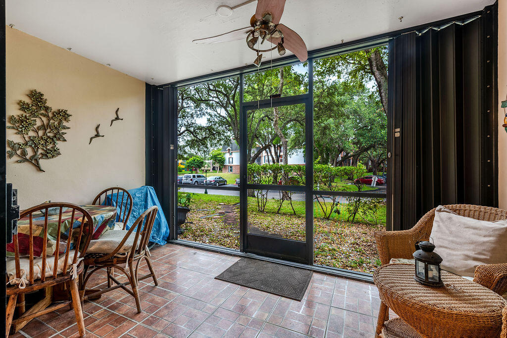 3680 Inverrary Drive, Unit 1V Lauderhill, FL 33319 - Photo 8 of 35 3680InverraryLnDrapt1V.Lauderhill-8