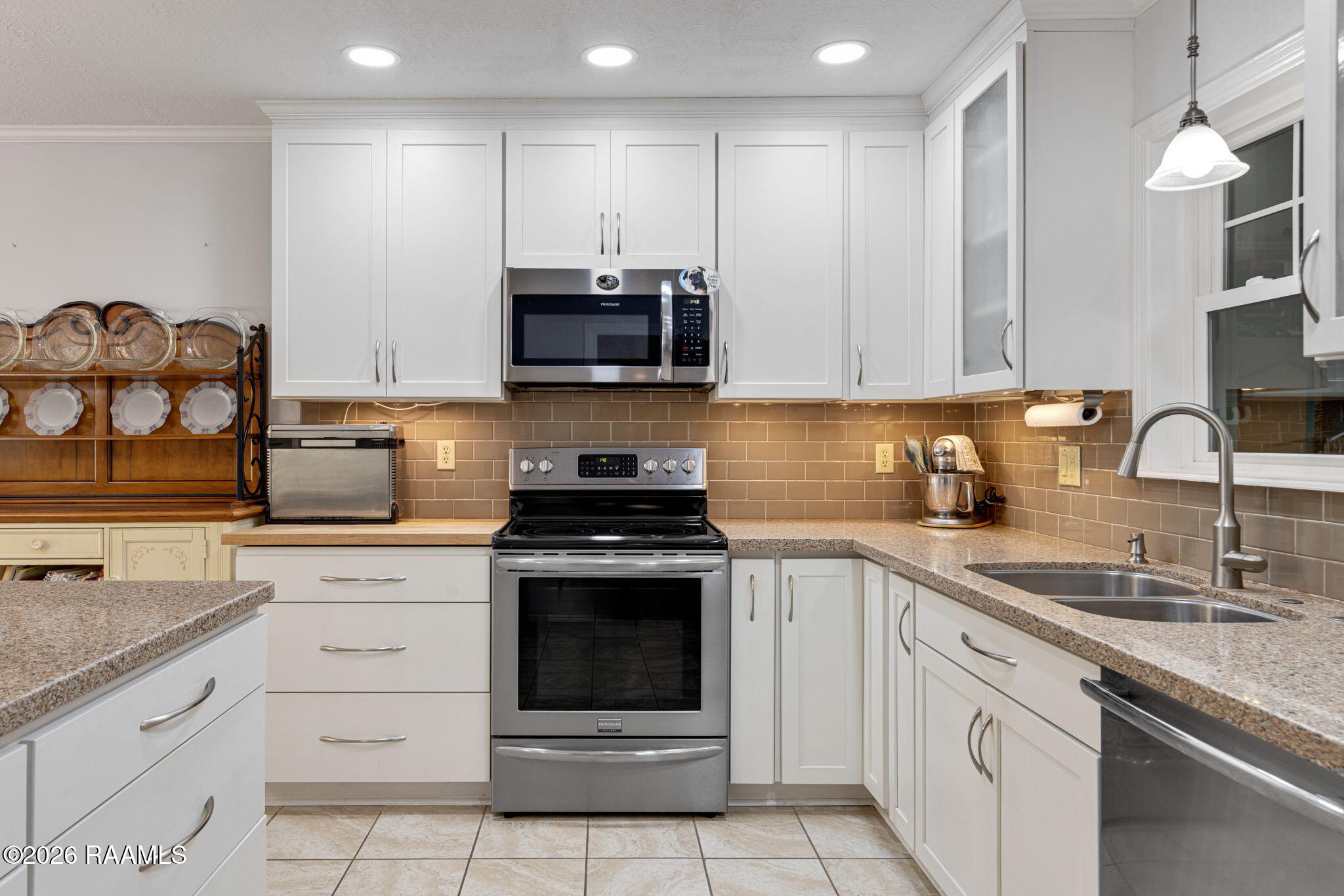 100 Avery Drive Youngsville, LA 70592 - Photo 12 of 31 11-web-or-mls-100 Avery Dr-11