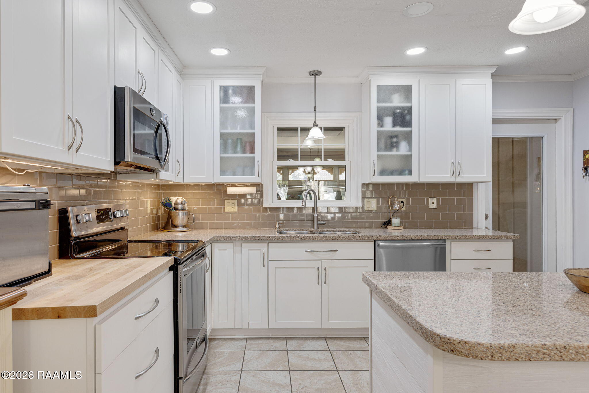 100 Avery Drive Youngsville, LA 70592 - Photo 15 of 31 14-web-or-mls-100 Avery Dr-14